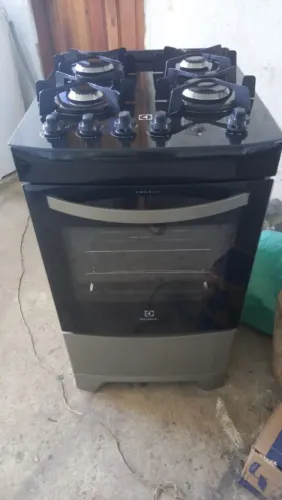 Fogão 4 bocas Electrolux mesa tampa de vidro temperado.