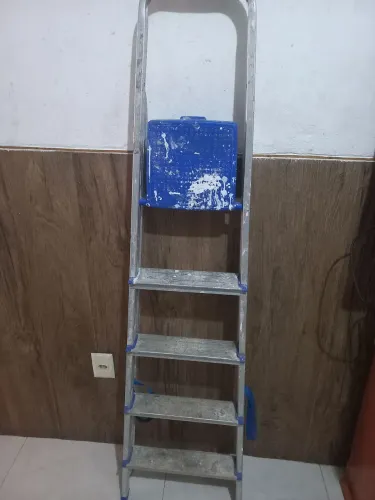 Escada de alumínio 5 degraus