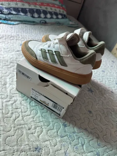 Tênis adidas infantil 