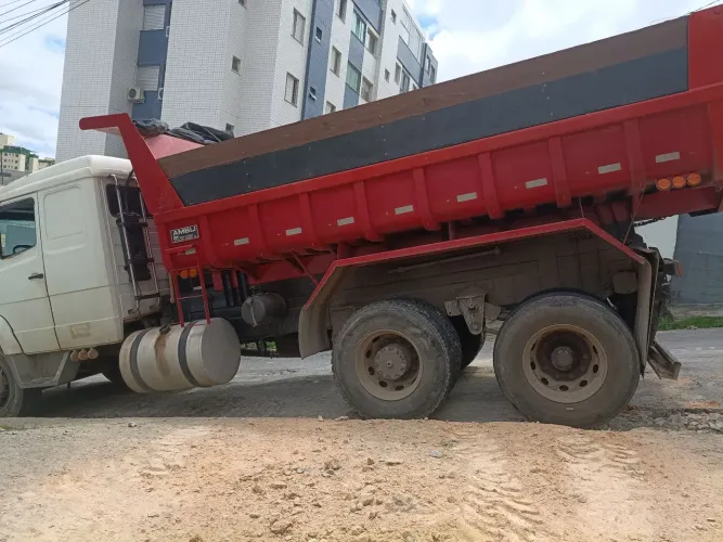 MB 1630 truck caçamba