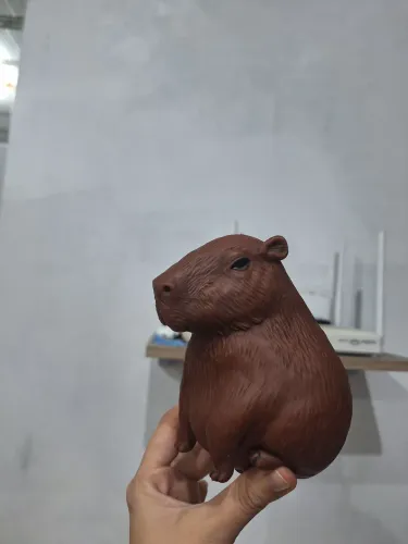 Brinquedo fidget squishy de capivara realista