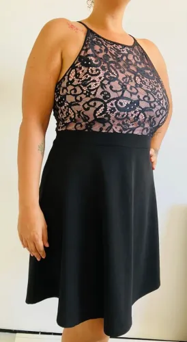 VESTIDO PRETO DE RENDA