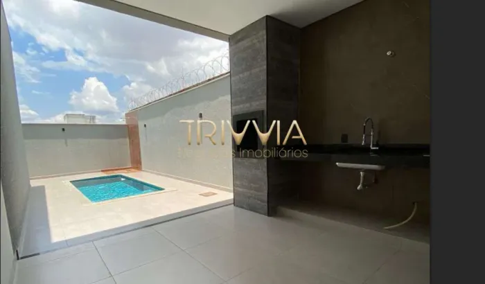 Casa Moderna com Piscina e Pé-Direito Duplo