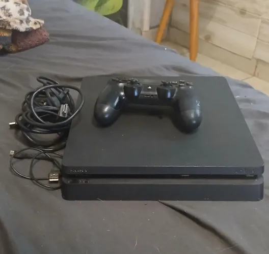 PlayStation 4 Slim (Usado)