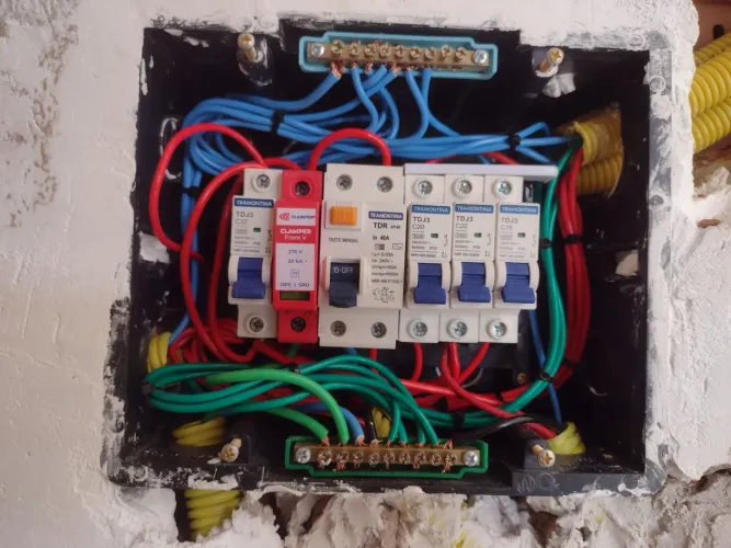 ELETRICISTA MANUTENÇÃO PREDIAL/RESIDENCIAL/COMERCIAL