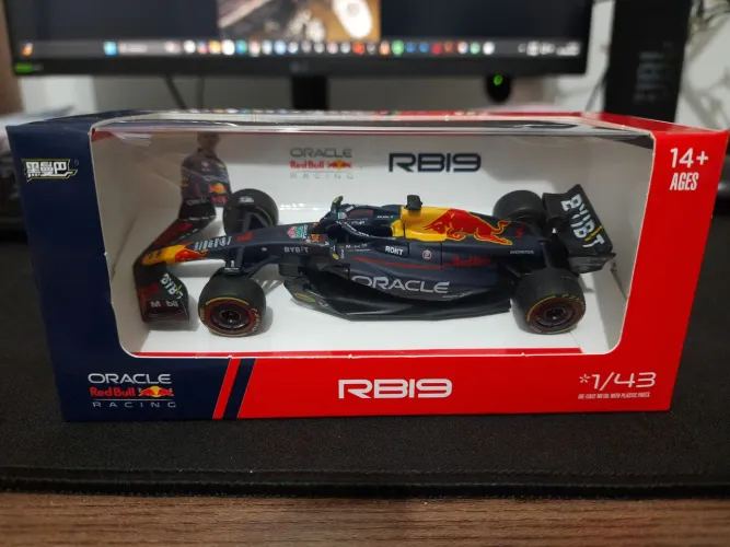 Miniatura F1 RB19 Max Verstappen 1:43