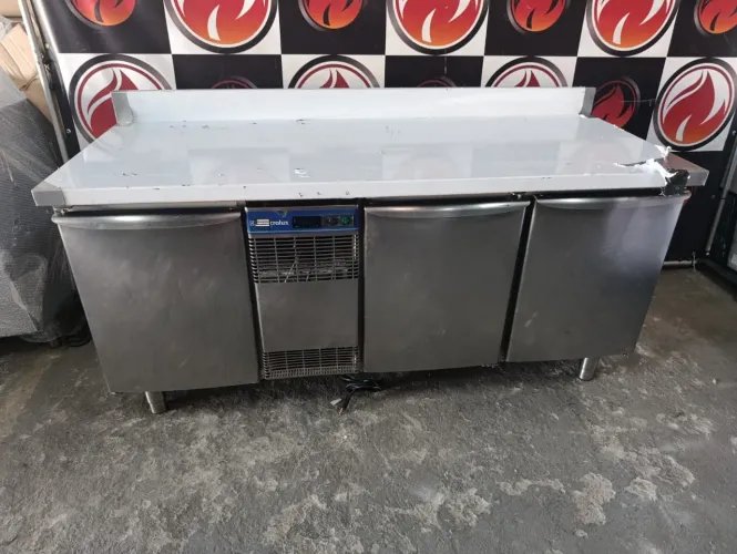 Balcão 3P 1,76x70x85 refrigerado 3 portas 220 volts todo no aço inox