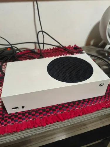 Xbox Séries S + Controle Original + Headset + Pilhas recarregaveis + Carregador