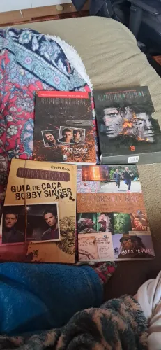 Livros supernatural seminovos