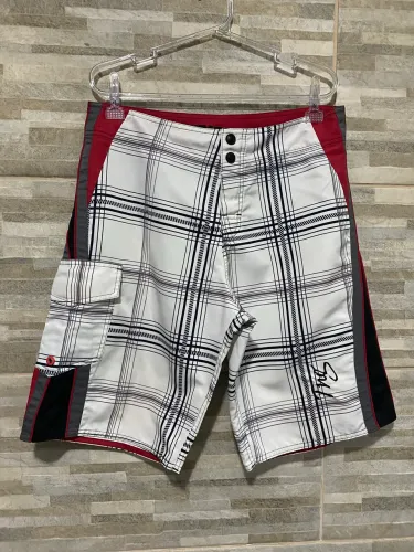 Bermuda esportiva da marca TNG tamanho 40