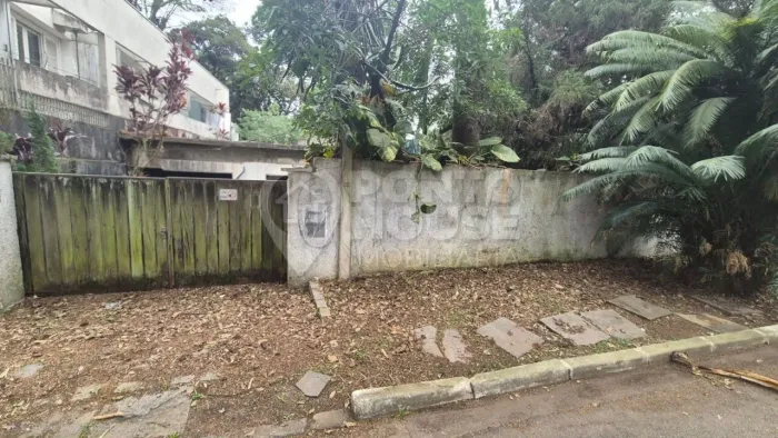 Chácara Flora - Amplo Terreno , Rua sem saída.
