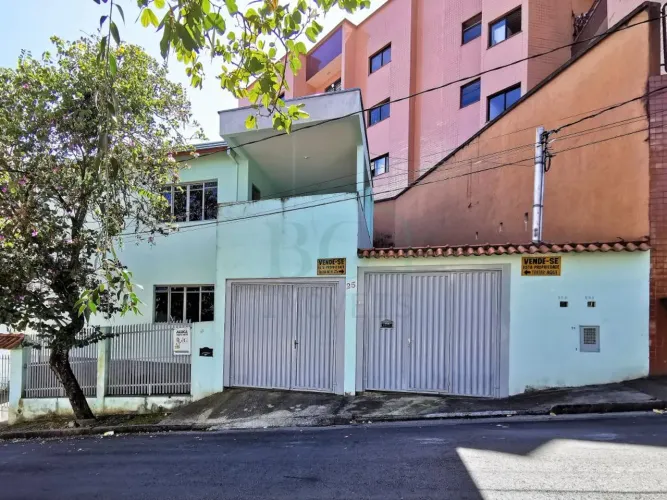 Excelente casa no Jardim Cascatinha em Poços de Caldas MG.