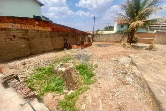 Terreno à venda em Arniqueira Lote 200m2 semi-murado - oportunidade!