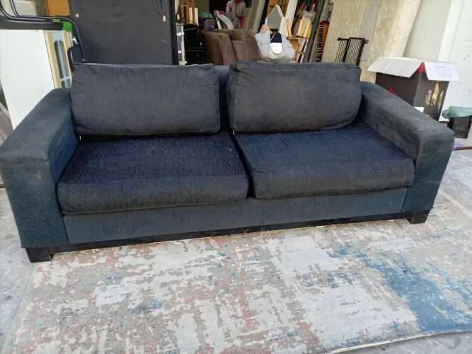 Sofá Preto Conforto Espaçoso!