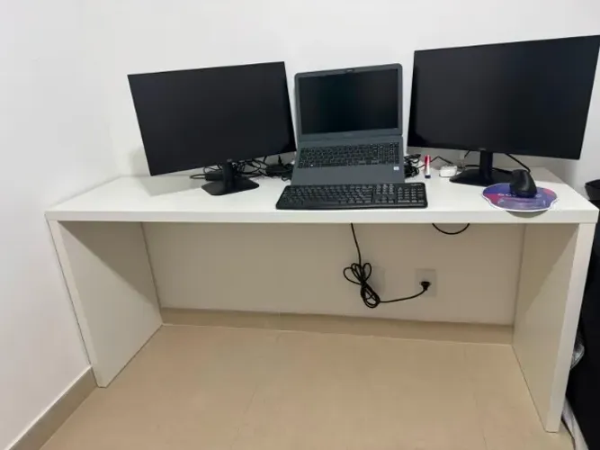 Mesa escritório Tokstok 1,67 x 45 cm - branca
