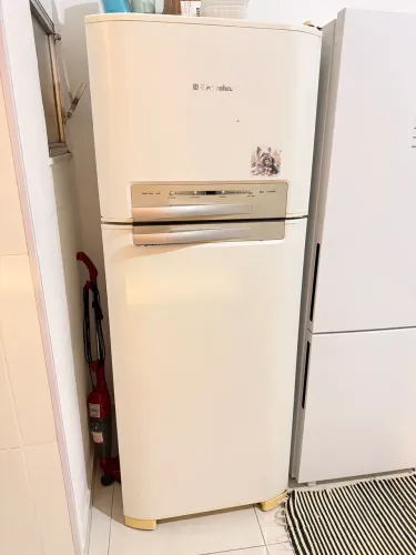 Geladeira Electrolux Frost Free DF46 - R$ 1.000