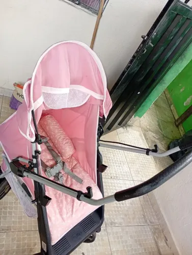 Carrinho bebê menina 200,00