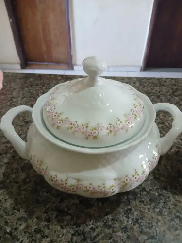 Antiguidade porcelana, Sopeira e vaso