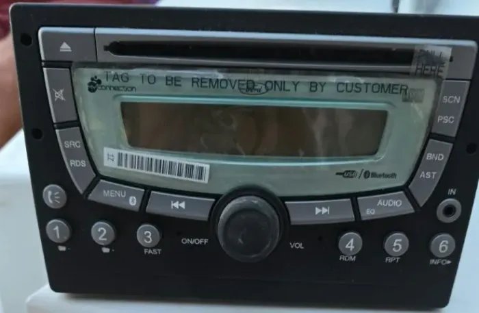 Rádio automotivo original Ford modelo My Connection, com leitor de C