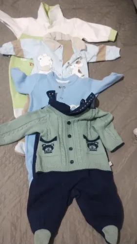 Várias roupinhas de bebê menino de 0 a 3 meses . Todos em ótimo estado , já lavados e pass