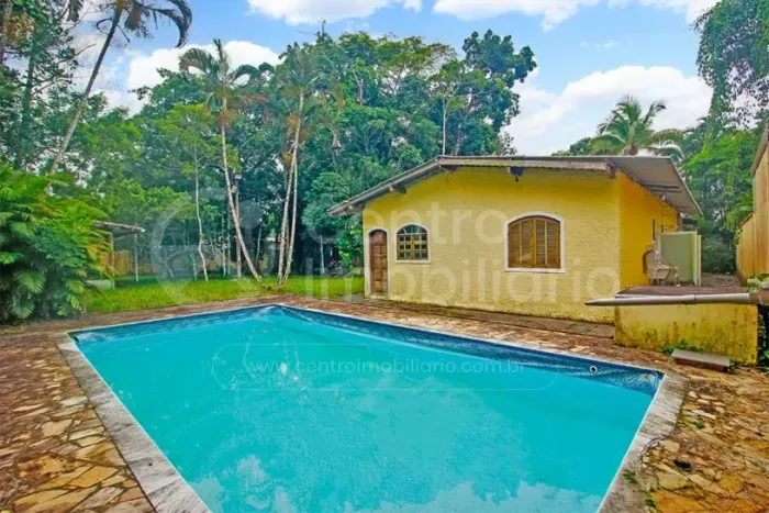 CASA à venda com piscina e 2 quartos em Peruíbe, no bairro Sao Marcos