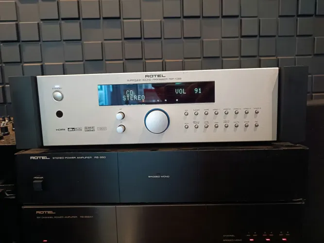 Pré processador Rotel-1069 