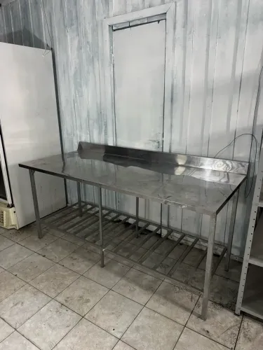 Mesa de Aço Inox para Cozinha Industrial com Prateleira