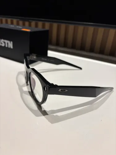 Oakley meta