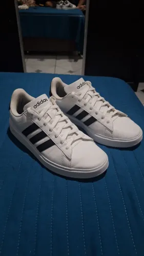 Tênis Adidas