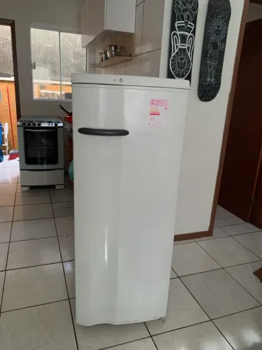 Geladeira Electrolux 240L  - Funcionando Perfeitamente