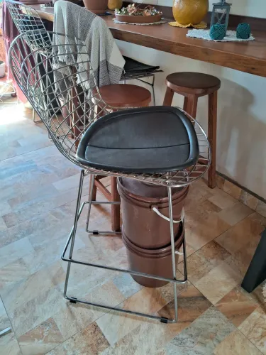 Banquetas Bertoia cromadas