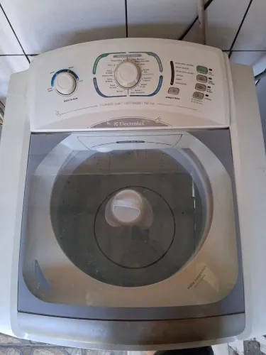 Máquina de lavar com defeito Eletrolux