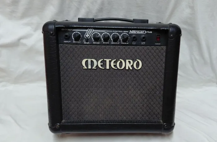 Amplificador Meteoro Nitrous Drive p/ Guitarra 