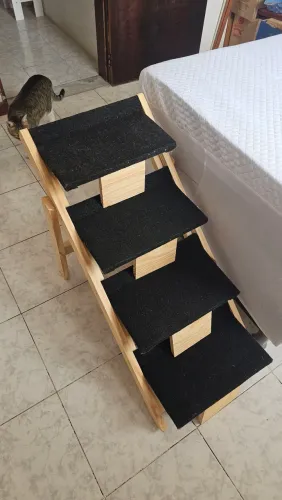 Escada Dobrável para Cachorros e Gatos em Madeira com Antiderrapante