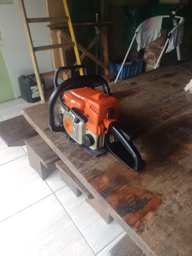 Vendo motoserra Stihl valor 700 reais