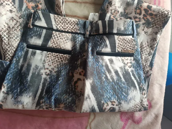 Vendo um lindo lote de roupas femininas