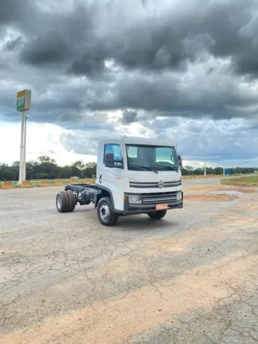 VW 11.180 Constellation 21/22 - Único Dono - No Chassi - Revisado