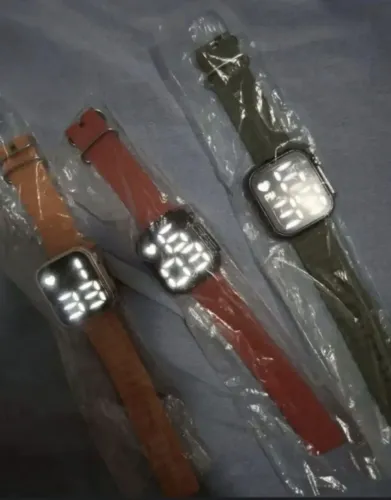 Relógio de Led três cores disponíveis,  valor por cada