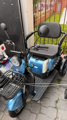 Triciclo Elétrico Azul - NOVA