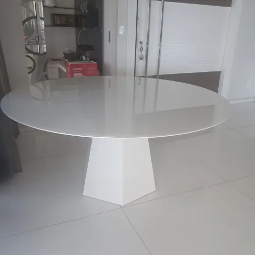 Mesa redonda de madeira e vidro D=1,60m