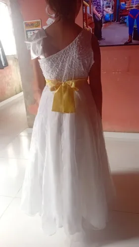 Vestido branco de criança