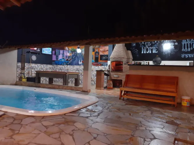 Casa com piscina à Venda - Terreno 10x25 m