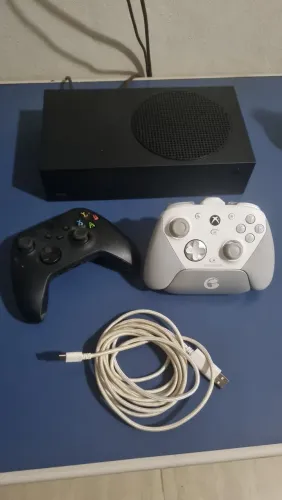 Xbox séries s 1tb carbon Black + 2 controles