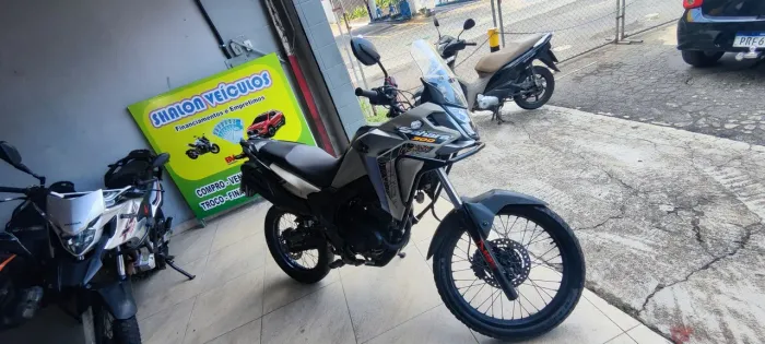 HONDA SAHARA 300 BEGE 2024 Shalon veículos Cariacica
