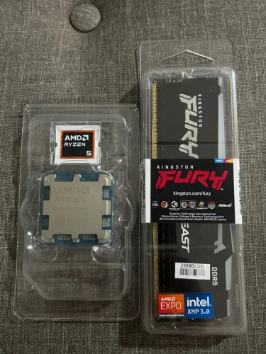 Kit Ryzen 5 9600X + Kingston Fury Beast 16GB DDR5 5200MHz  NOVOS/LACRADOS