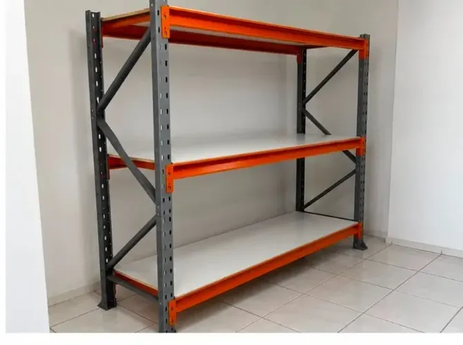 03- Estante em aço com prateleira em MDF pra estoque