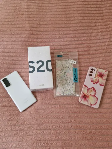 Samsung Galaxy S20 FE branco