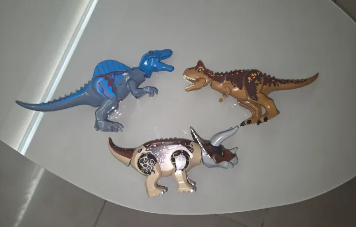  Dinossauros Jurássico Tipo Lego. Novos Lote com 3 bonecos grande de 27-30 cm