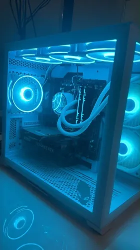 PC Gamer Ryzen 7 5700X + 32gb + RTX 4060TI