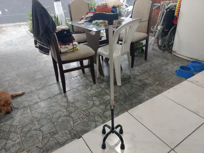 Vendo muleta de quatro pés